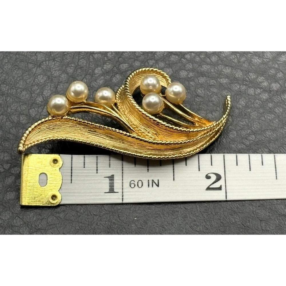 Napier Gold Tone Faux Pearl Leaf Brooch Pin Vintage 80s 90s